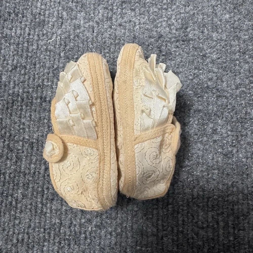 Vintage Pink Cotton Felt Baby Shoes Satin Crib Shoes